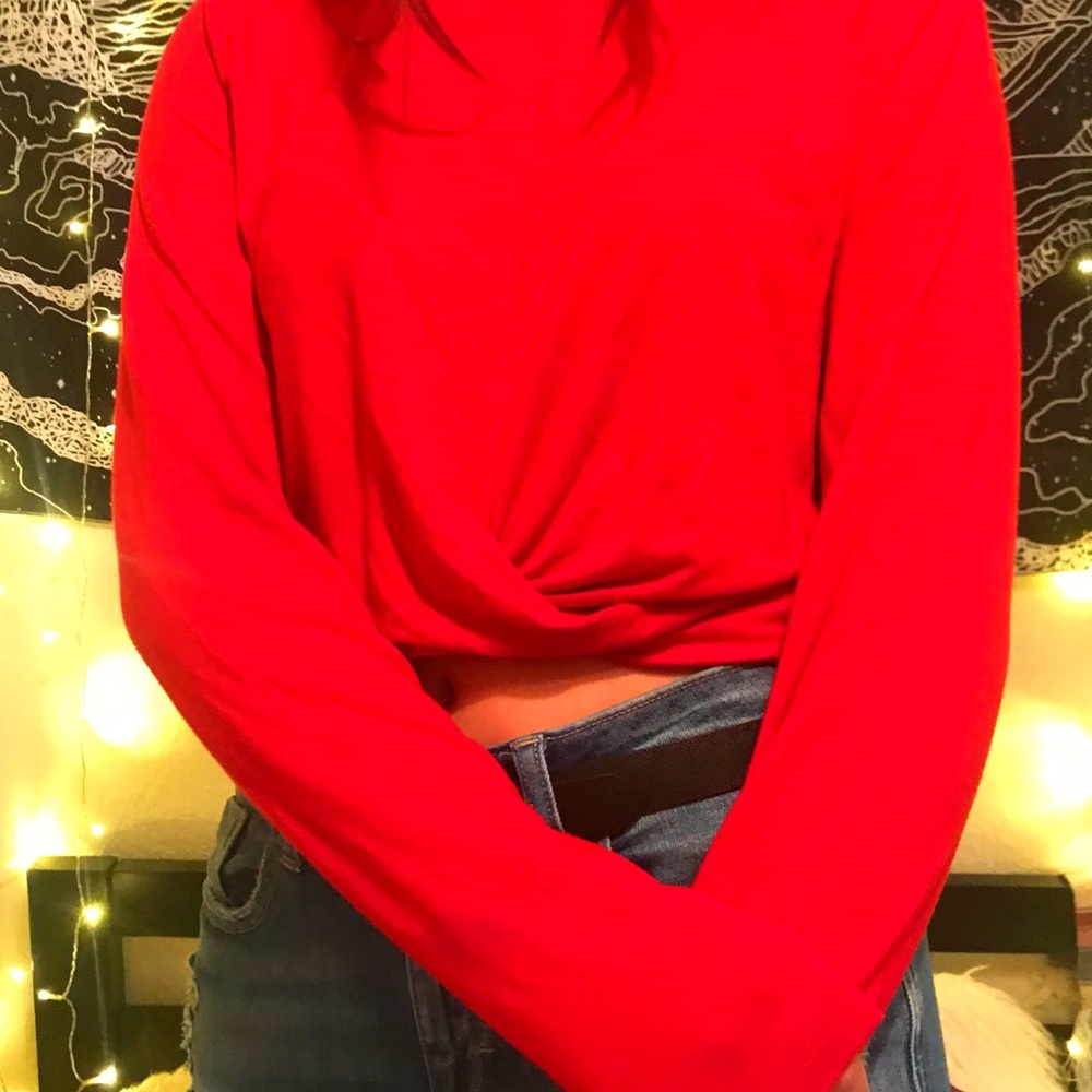 H&M red long sleeve tie up crop top